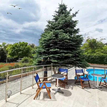 Twins Palace St Constantin et Helena