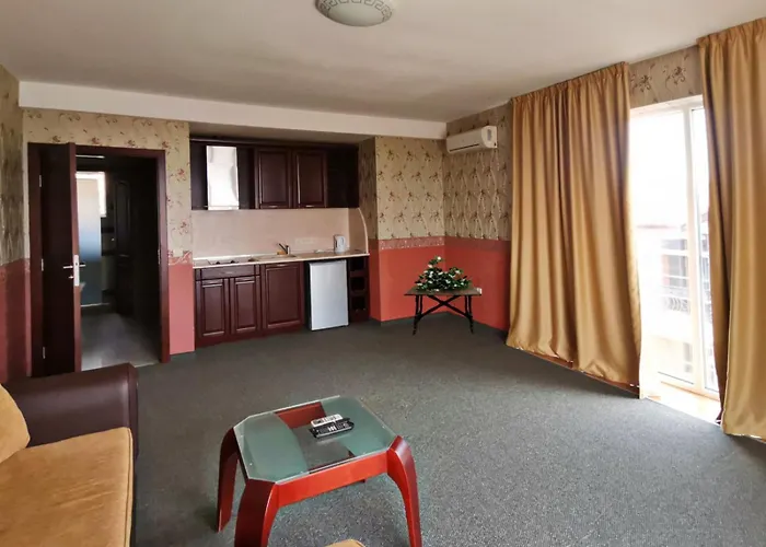 Апарт-отель Twins Palace 3*