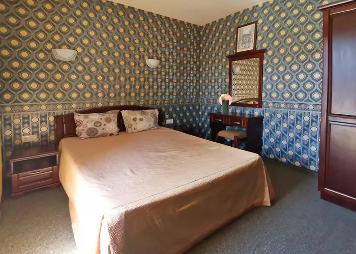 Twins Palace Святые Константин и Елена