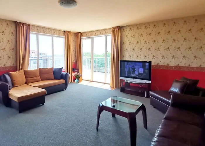 Апарт-отель Twins Palace 3*