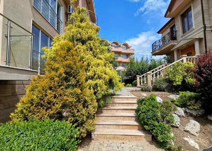 Twins Palace Апарт-отель