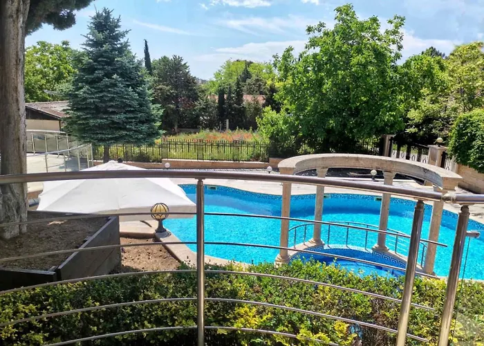 Апарт-отель Twins Palace 3*