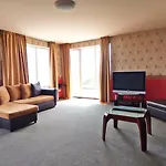 Aparthotel Twins Palace 3*