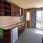 Twins Palace Aparthotel 3*