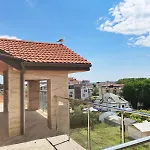 Twins Palace Aparthotel 3*