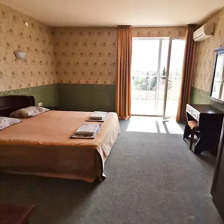 Twins Palace Apartahotel Saints Constantine and Helena