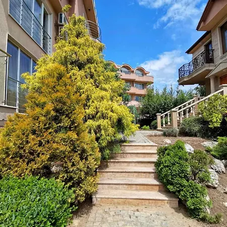 Twins Palace Apartahotel