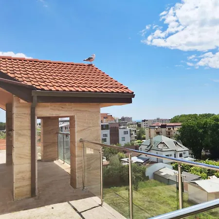 Twins Palace Apartahotel 3*