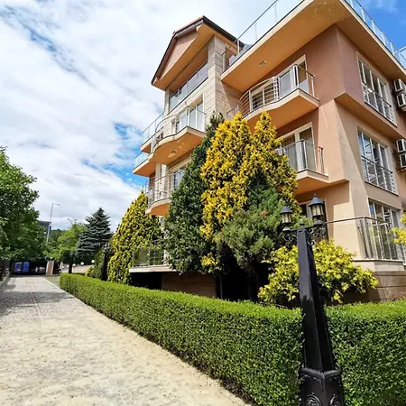 Apartahotel Twins Palace Saints Constantine and Helena