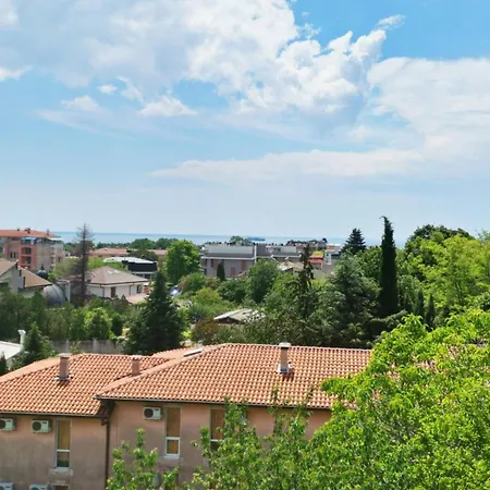 Twins Palace Apartahotel 3*