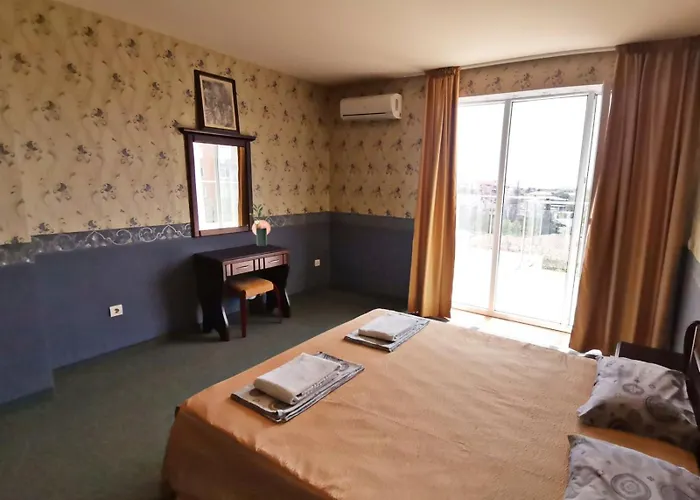 Twins Palace Aparthotel