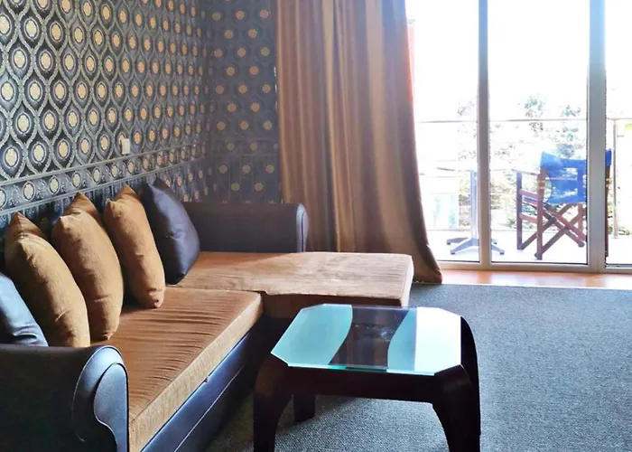 Twins Palace Aparthotel 3*