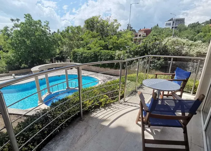 Aparthotel Twins Palace 3*