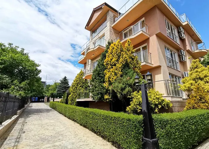 Aparthotel Twins Palace Saints Constantine and Helena